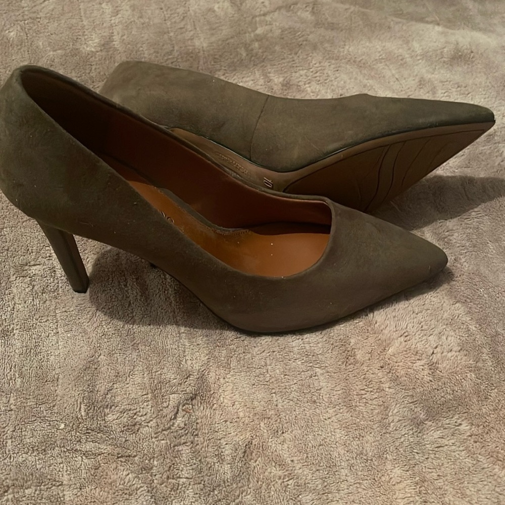 Cute Olive Green heels size 10